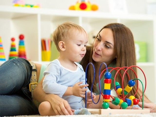 Guia Completo: Sinais de Alerta no Desenvolvimento da Fala (0-2 Anos)